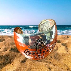 Metal bracelet with cross design